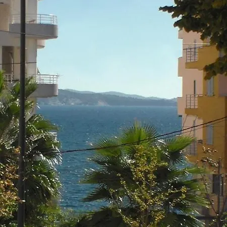 بيت ضيافة Near Corfu Ferry *